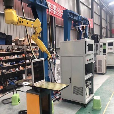 Raycus Laser Source 6 Axis 3D Robot Laser Cutter χρήση για κράνος από γυάλινες ίνες, κράνος από ανθρακικές ίνες, κράνος Kevlar κλπ.