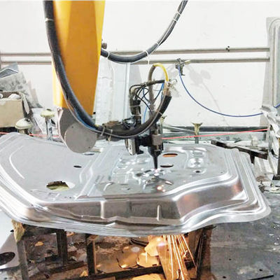 Μηχανή κοπής λέιζερ 3D που χρησιμοποιείται για την κοπή άκρων και τρυπών διαφόρων μελάνων και καλύπτων μερών